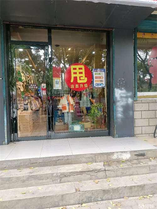 出租市幼儿园斜对面，童装店空房转让