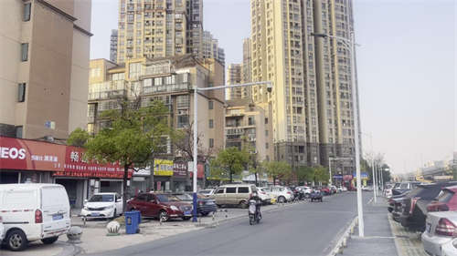 出租红谷滩15米大门头单层铺，适合汽车美容改装修车等，不限业态！