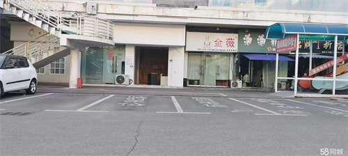 出租新跃广场店面招租，二楼是幼儿园，左边永兴利家电