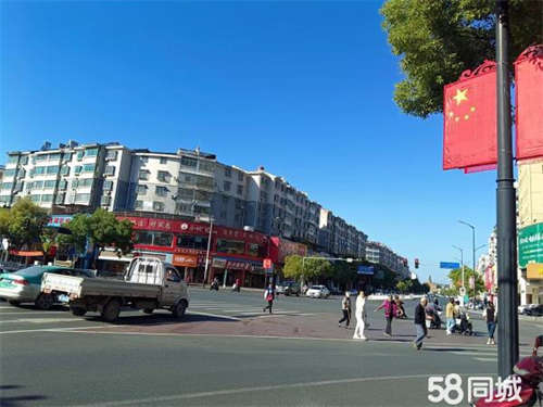 出租浙江路红绿灯旺铺空店出租，位于小黄鱼一季斜对面（无需转让费）