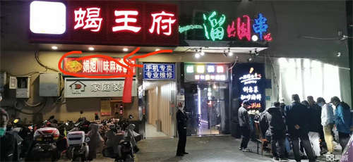 出租餐饮证照齐全，西客站南广场附近，地理位置优越，价格可议