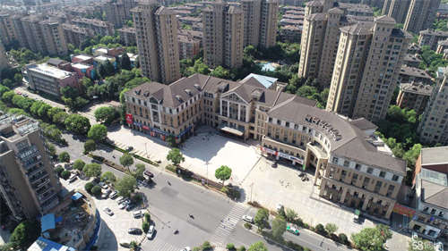 出租开发区新湖中路会所大平层临街门面及楼层（毛胚房）