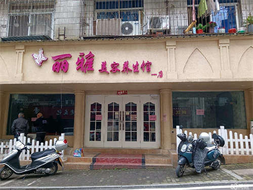 出租临街旺铺，好位子，方便停车有意向留下联系方式沟通