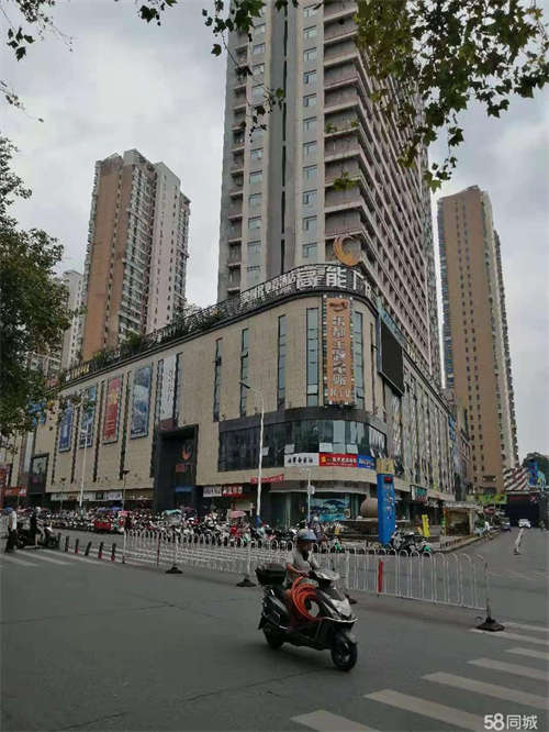 出租高能广场鹏泰超市一楼店面出租 无需转让
