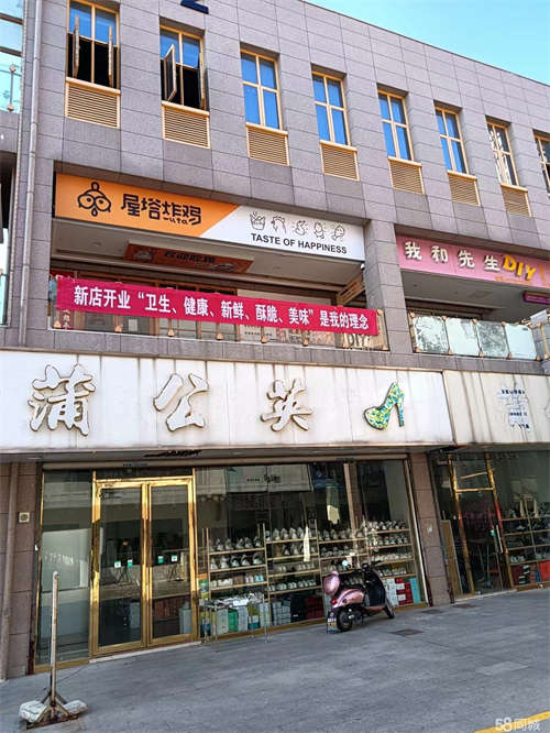 出租无转让费！无转让费！位置好，周边五所院校，人流量大