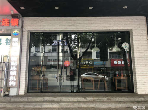 出租解放路493号临街门面，有仓库，带厨卫住宿！