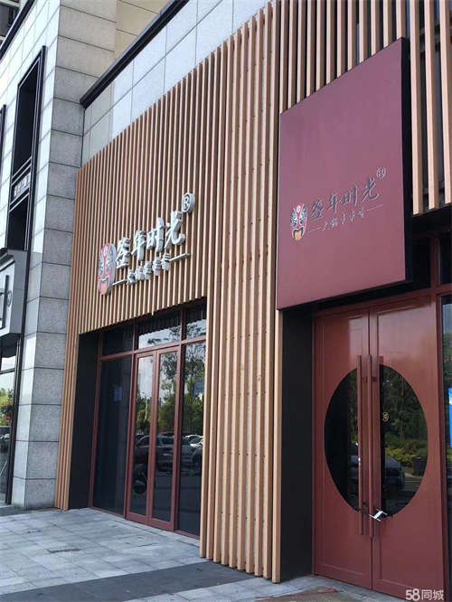 出租黄山经开区大门处，齐云大道和梅岭大道交汇处。