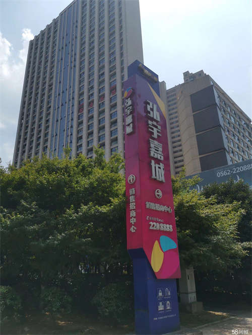出租中心地段，停车方便，可分割两层