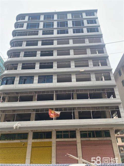 出租三面转角临街商铺人流密集、