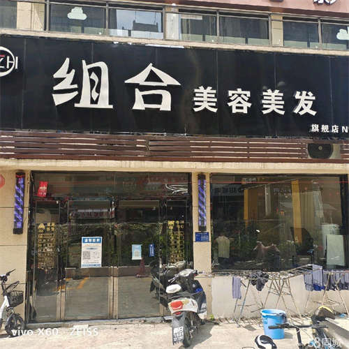 出租店铺面朝南地理位置在广场中心繁华地带
