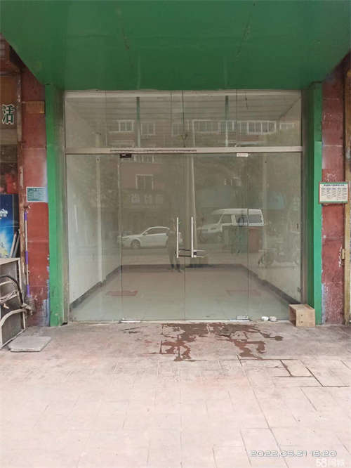 出租临街商铺，距离公厕20米