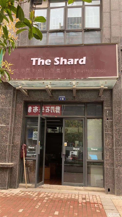 出租高铁站旁  周边小区设施齐全！无转让费！人流量大！