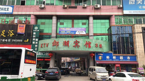 出租街内门面，一楼房源，面积有50，300，500平方可选