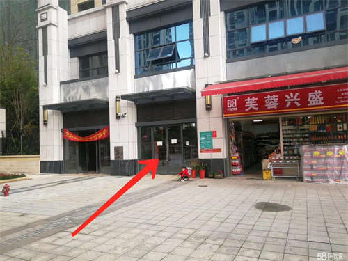 出租? 刚需万人小区原始旺铺，无转让费?