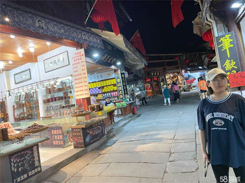 出租老街1马路口上，自己的店铺无转让费