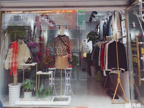 出租精装修精装修无转让费离学校菜市场街中心。无转让费