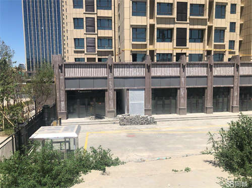 出租九家湾陶菊园商铺 紧挨着大门头一家 对面是幼儿园