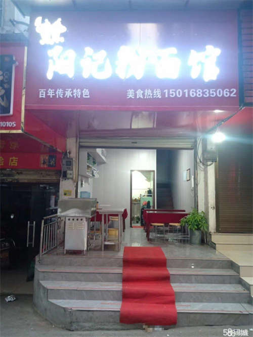 出租转让临街旺铺，人流量密集，批发市场小区的出入口