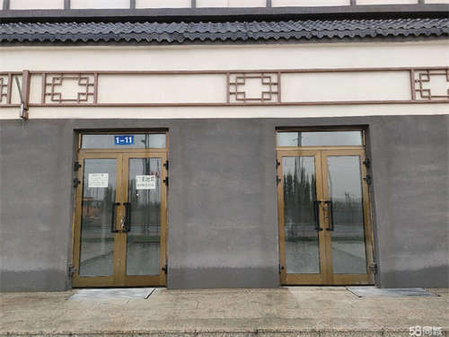 出租临街商铺，小区门口，临近广场小学中学