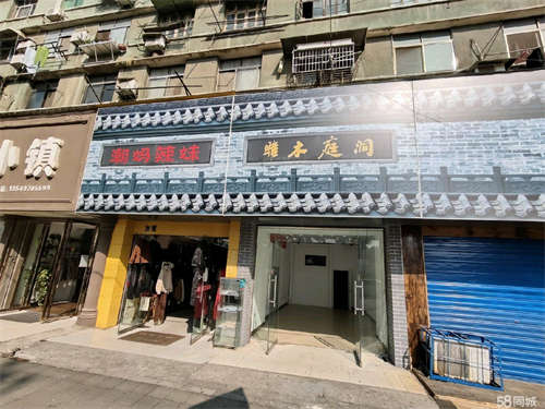 出租桥北步行街尾洞庭木雕门面，离西门仅三十米，租金实惠。