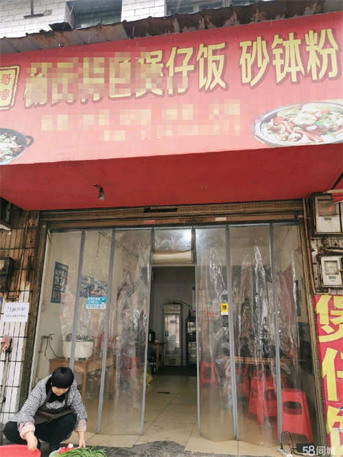 出租农贸市场正对面，临街商铺，面积宽敞位置好。