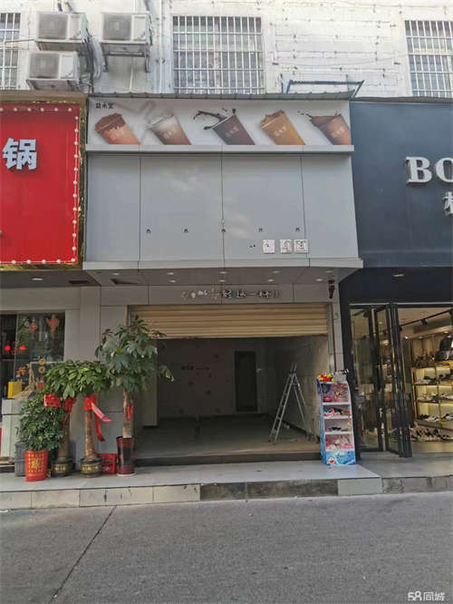 出租原始门面出租，无转让费，临街旺铺，客流量大。