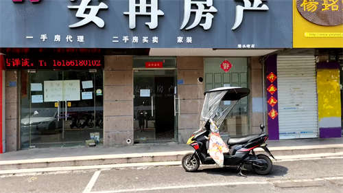 出租兴中路，迎河碧水湾沿街门公交站旁。位置好。地段好。人流量大。