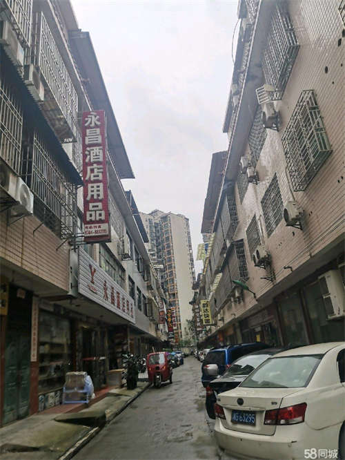 出租市城区旺铺：南庄坪金桥酒店和鑫成休闲会所之间三层楼房招租