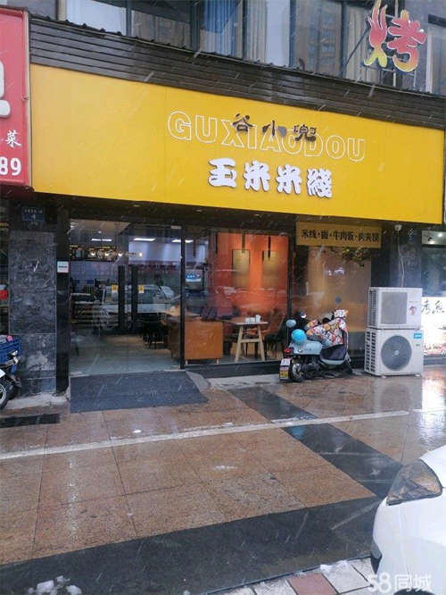 出租张公山金域名城南门 ，沿街商铺转让。