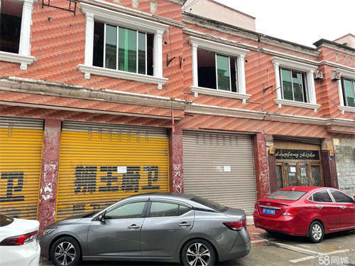 出租铺面位于广汉市金领北路，交通方面、人流量大