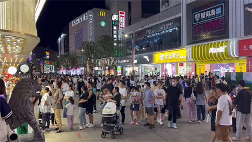 出租免房租步行街网红美食街区招联营商户 合作共赢