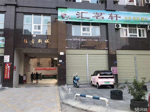出租小区大门右边2间门面200+平，大门左边3间门面160+平