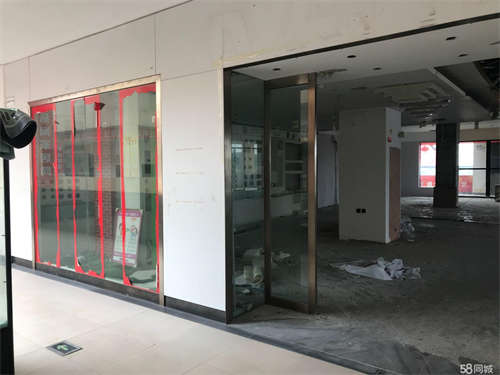 出租易中建材对面易陶馆二楼商铺出租（手扶电梯口）