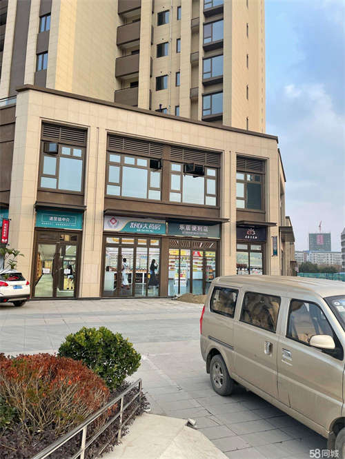 出租金科美邻街入口拐角铺