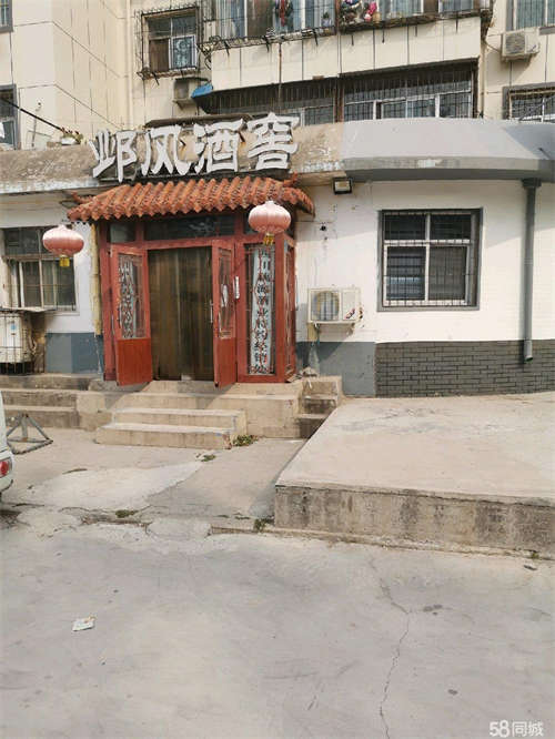 出租紧邻曙光中学曙光小区，社区底商，内通地下室，餐饮办公均可