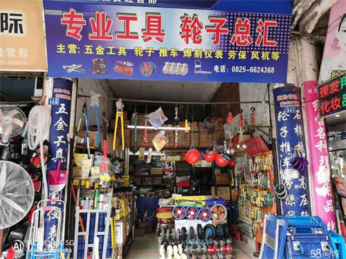 出租房东直租子昂城门面，无转让费，旺街正对面。临街门面。