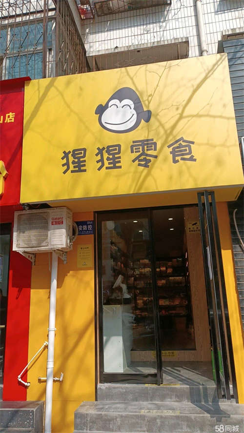 出租三七街临街门面零食店转让