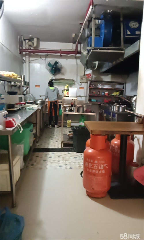 转让交通方便。对面人民医院