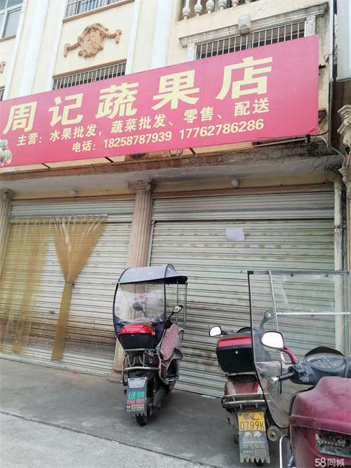 出租门面位于杨下农贸市场旁边，交通方便，人流量大