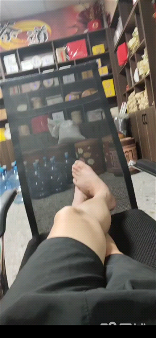 转让维六社区安置房菊子茶行低价转让
