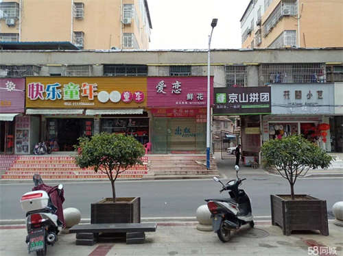 出租位于花街入口，离华联商厦30米，人流量大
