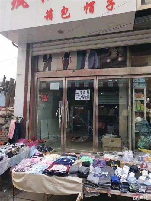 出租门面房位置优越，在轻工后巷西头冂