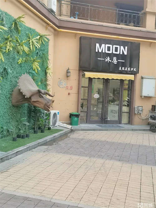 出租市政府旁，交通便利，商业街成熟