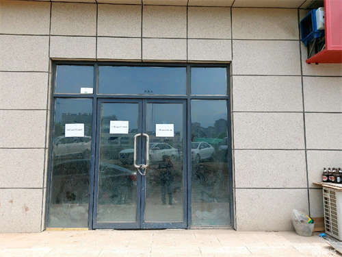 出租铜川新区市一中，高新实验小学旁，毛坯，大开间，利用率高。