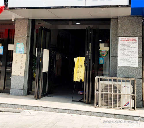 出租旺铺房东直租繁华商业地段周边小区多人流量大，本门面大小适中