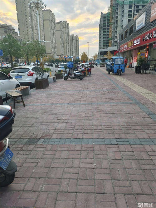出租临街店面，行业不受限制，具体面议