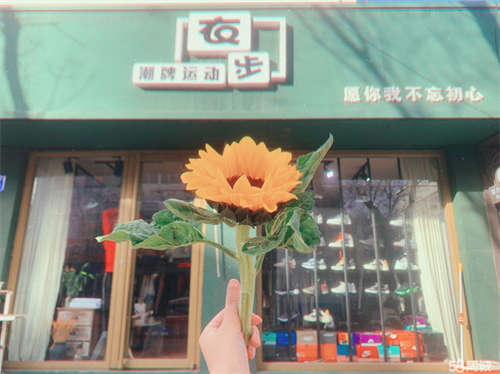 出租临近百盛 五年客源 低价转让