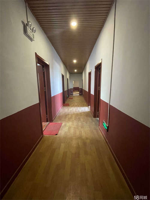 出租老火车站附近600㎡多个隔间+300㎡大开间 地方大可改