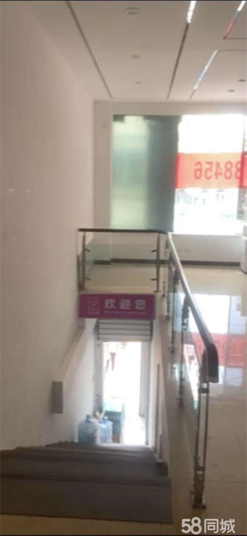 转让三小区大门家二楼出租或合租