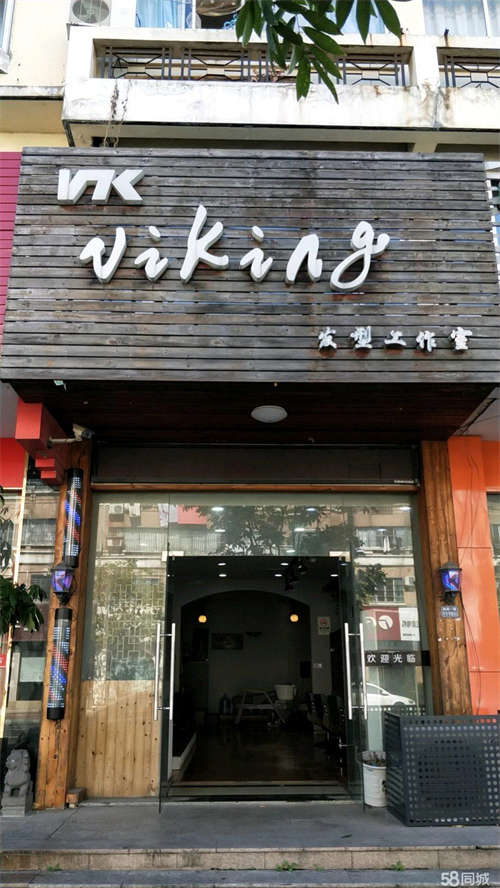 转让十字路口店面转让，适合做任何行业，对面小区，楼上公寓